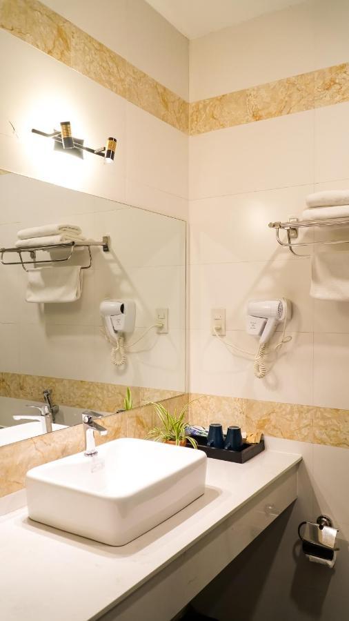 Bros Hotel Хошимин Экстерьер фото