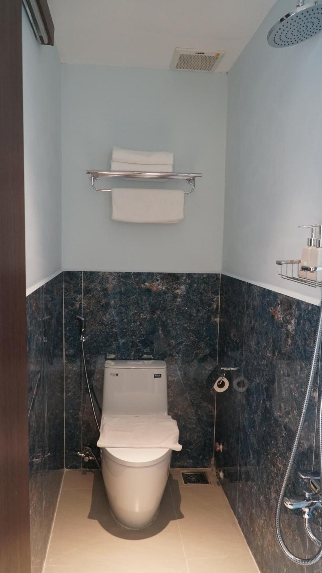 Bros Hotel Хошимин Экстерьер фото