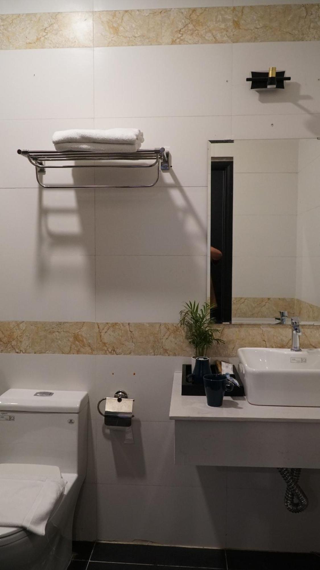 Bros Hotel Хошимин Экстерьер фото